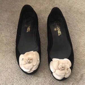 CHANEL BLACK VELVET CAMELLIA FLATS SIZE 8
